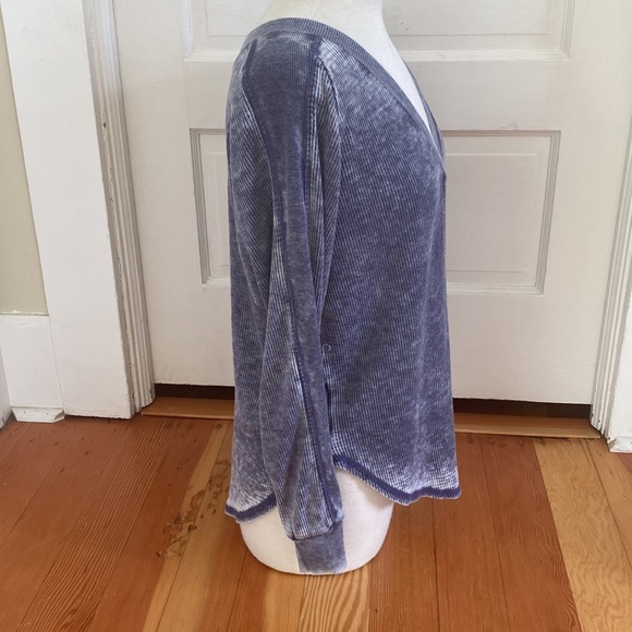 Treasure & Bond Long Sleeve V Neck Thermal Burnout Top Small - Picture 2 of 5